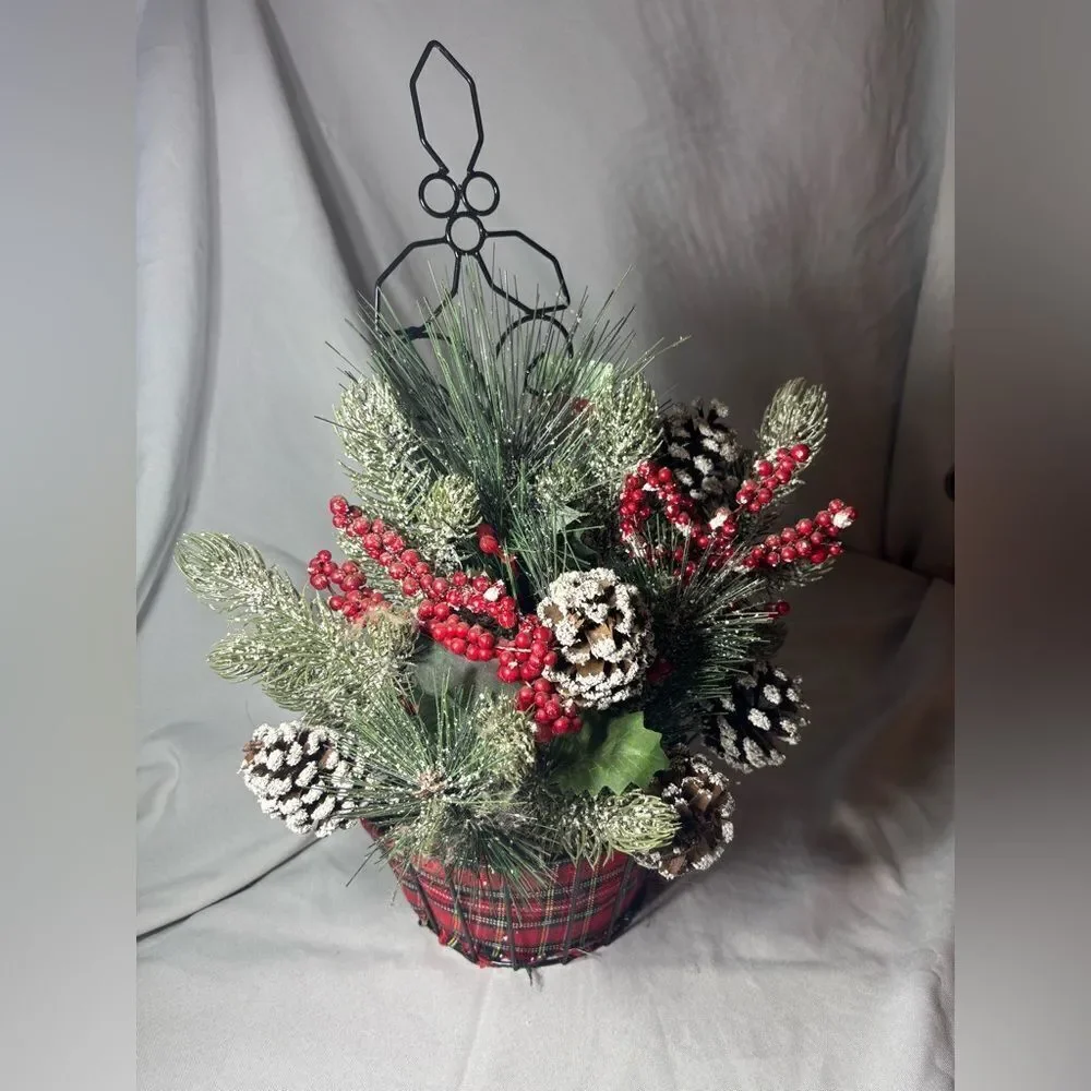 🎄❤️🎄 New! Christmas Floral Arrangement Ready to Hang Holiday Home Decor NWT